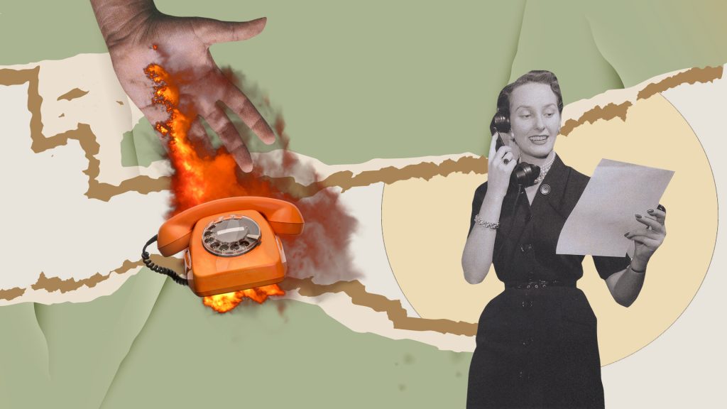 Collage associant un téléphone en flammes et un homme au téléphone