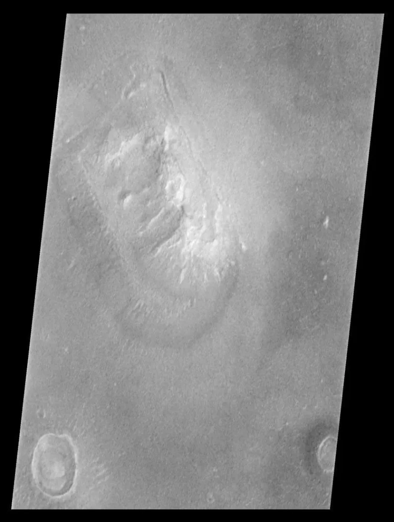 Relief martien de Cydonia vu en détail en 1998 par Mars Global Surveyor