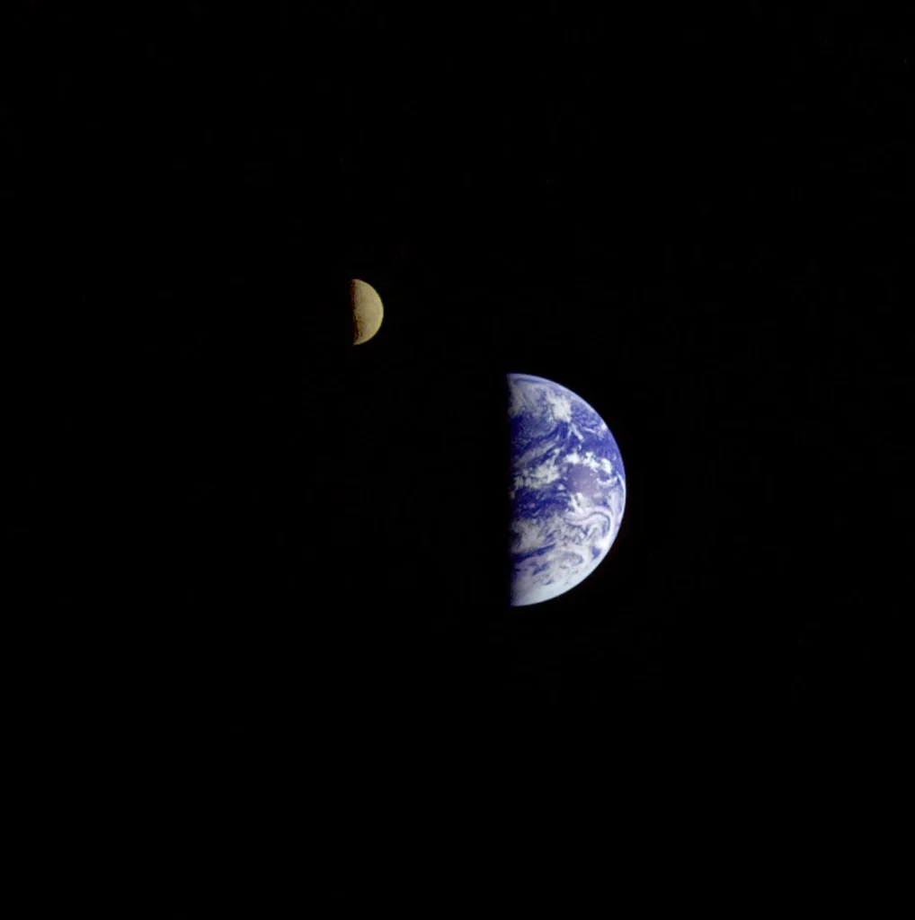 La Terre et la Lune photographiées ensemble par la sonde Galileo