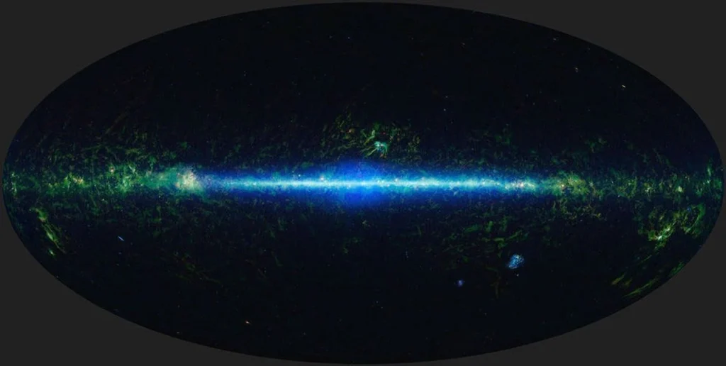 Mosaïque ovale du ciel infrarouge montrant la bande de la Voie lactée observée par WISE