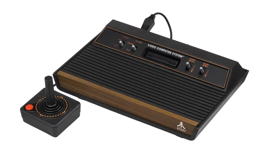 Une console Atari 2600 avec son joystick