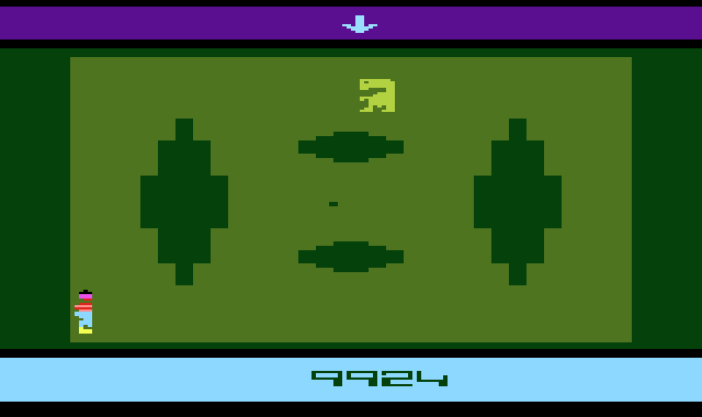 E.T. dans une zone de jeu comportant plusieurs trous