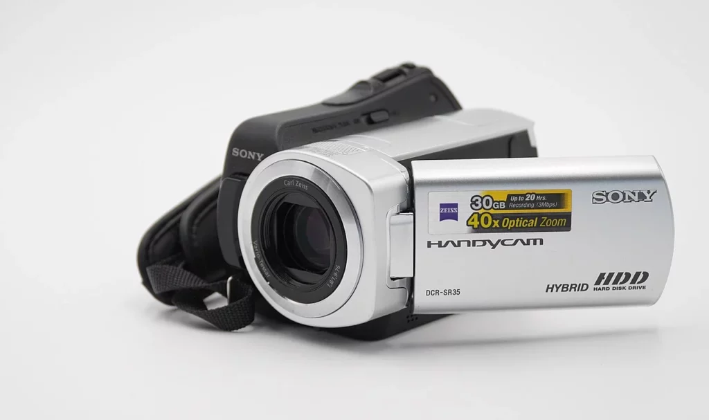 Un caméscope Sony Handycam DCR-SR35