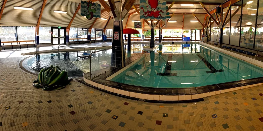 La piscine pour enfants de Huia Pool, sans baigneurs