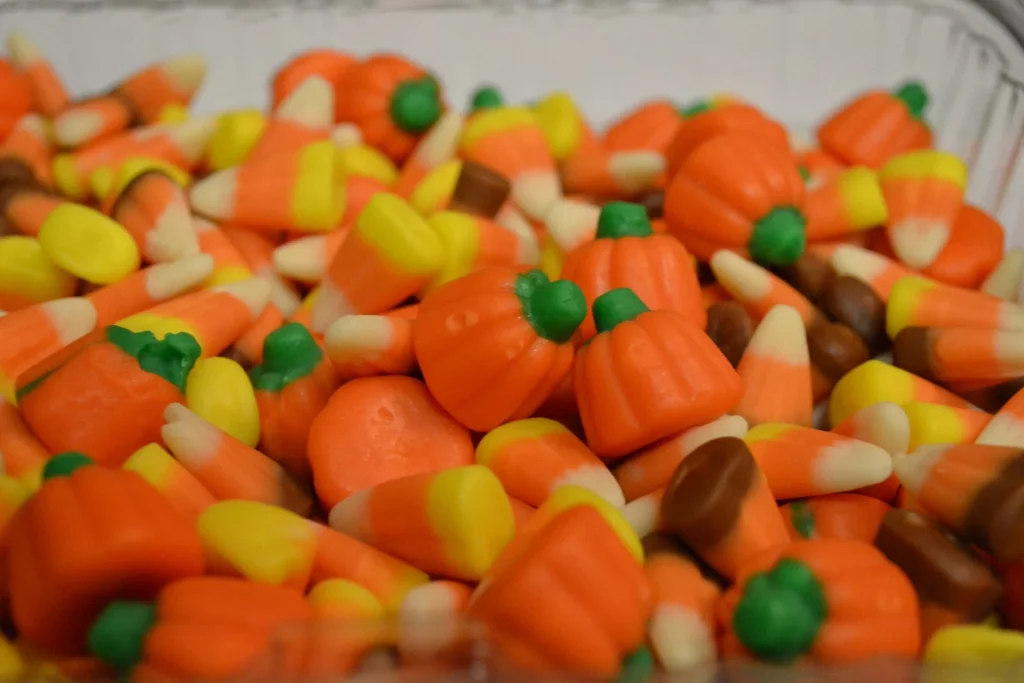 Candy corn et confiseries en forme de citrouilles — photographie de contexte, sans lien avec le cas de Boulogne-sur-Mer