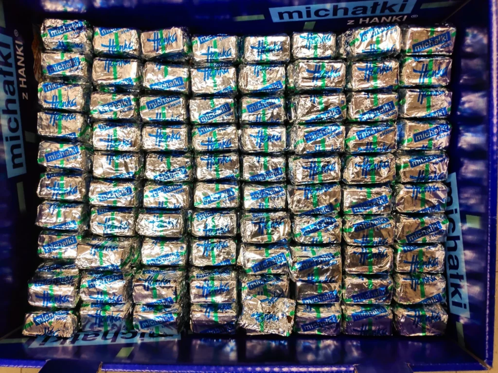 Des chocolats Michałki emballés individuellement, photographiés en Pologne — photo de contexte