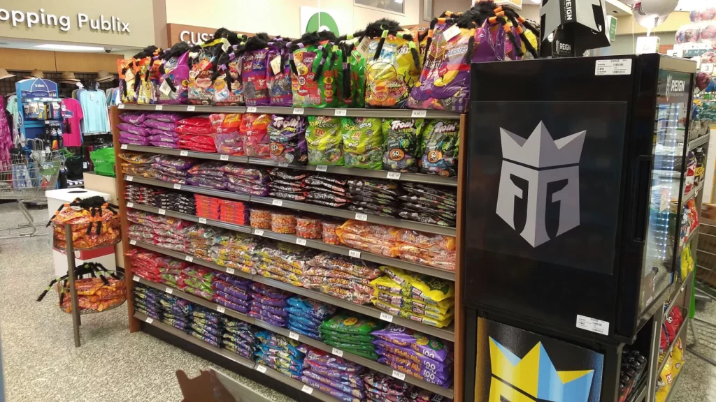 Présentoir de bonbons d’Halloween dans un supermarché de Clearwater, en Floride (2020) — sans lien avec les signalements de Gatineau