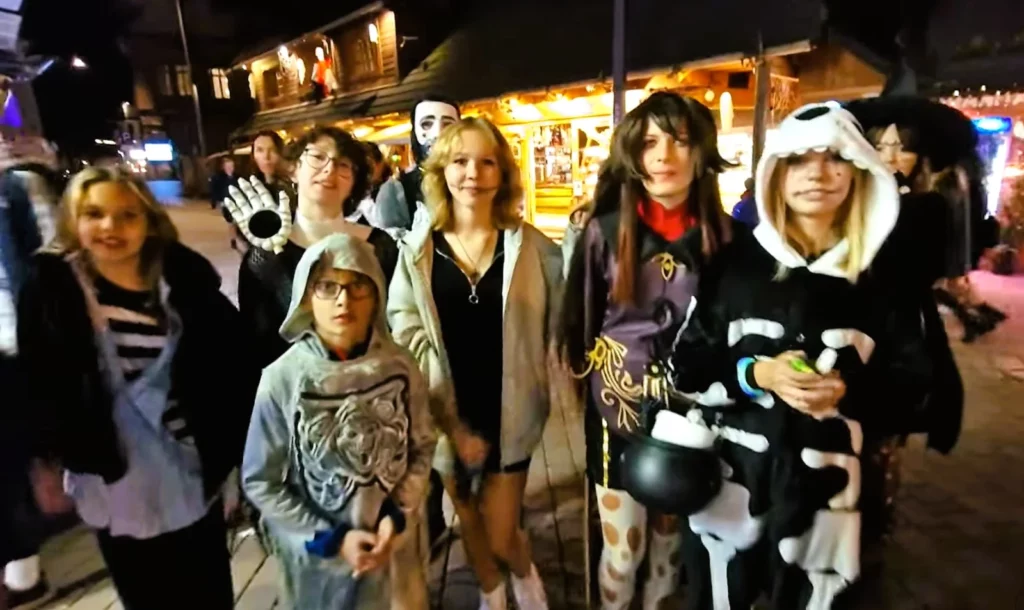 La collecte de bonbons à Zakopane, en Pologne, en 2022 — photographie de contexte