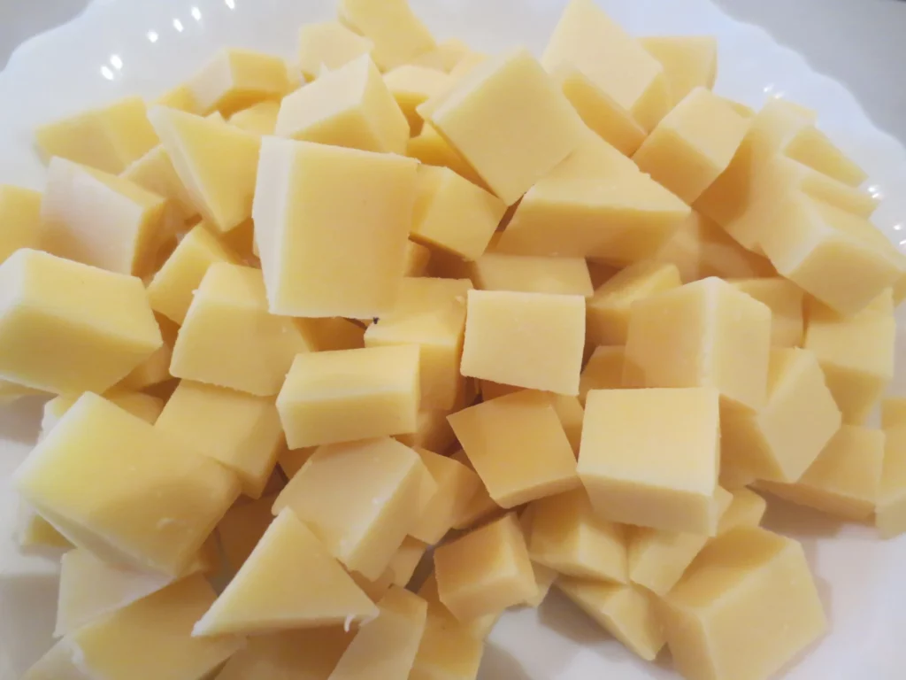 Du comté découpé pour la dégustation