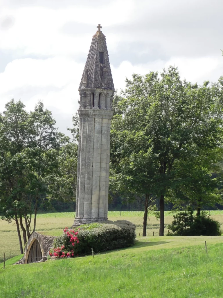 La lanterne des morts de Fenioux, en Charente-Maritime