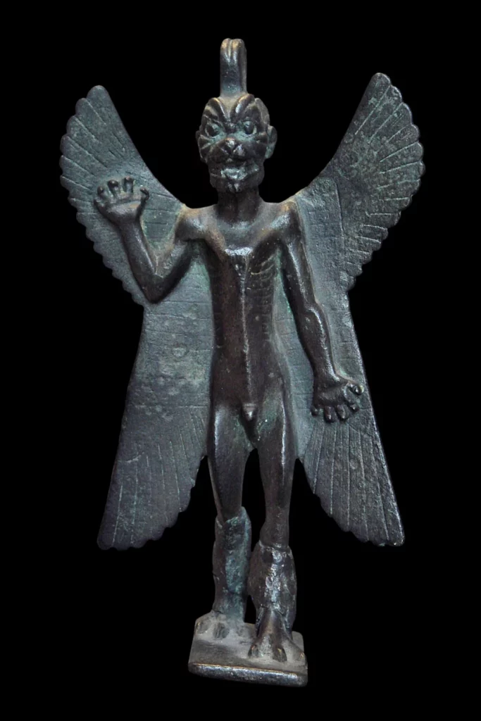 Statuette antique de Pazuzu avec ses ailes et ses serres