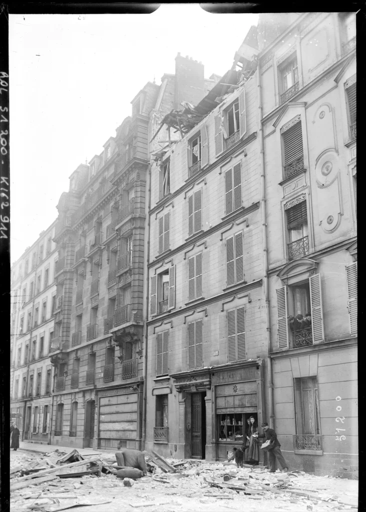 Immeuble endommagé au 8 rue Rottembourg à Paris en mars 1918