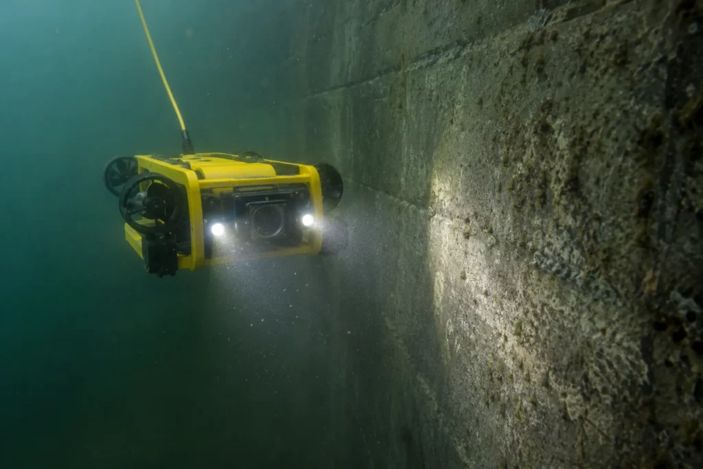 Inspecter le barrage sans vider le lac